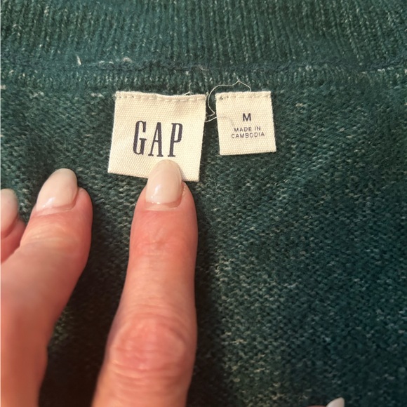 Banana Republic Relaxed Forever Cozy V-Neck Sweater - Picture 3 of 9